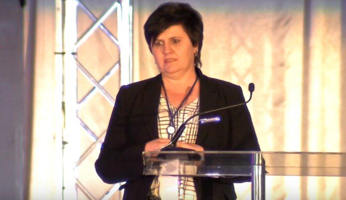 Pros and Cons of Open Source Software Pros and Cons of Open Source Software